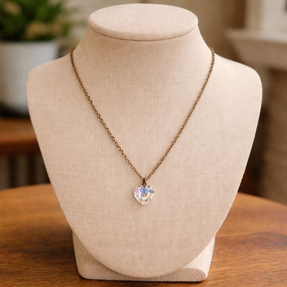 Gold Tone Chain Necklace Crystal Heart Pendant Romantic Minimal Classic Jewelry